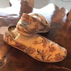 Tan and Paisley Toms
